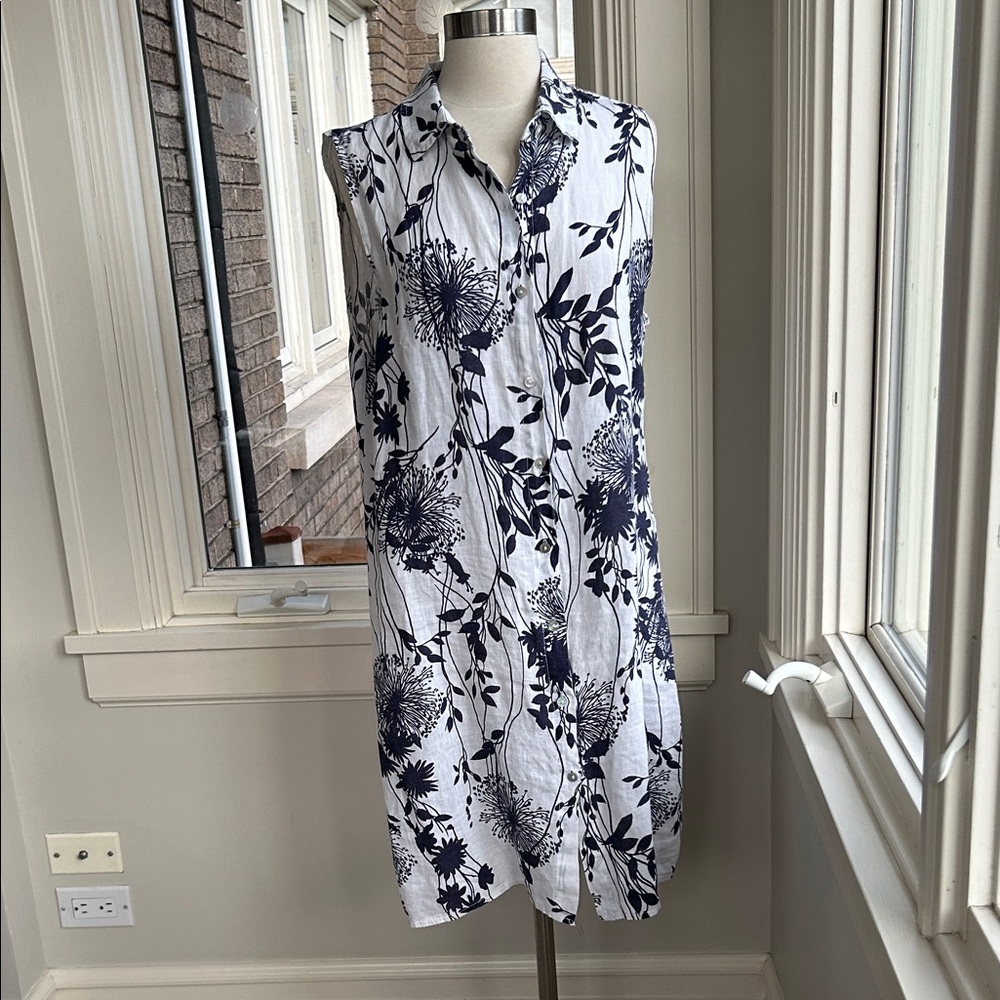 Pretty linen shift dress in navy and white